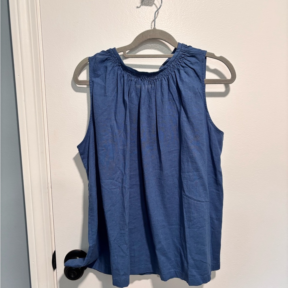 Uniqlo Linen blend sleeveless blouse